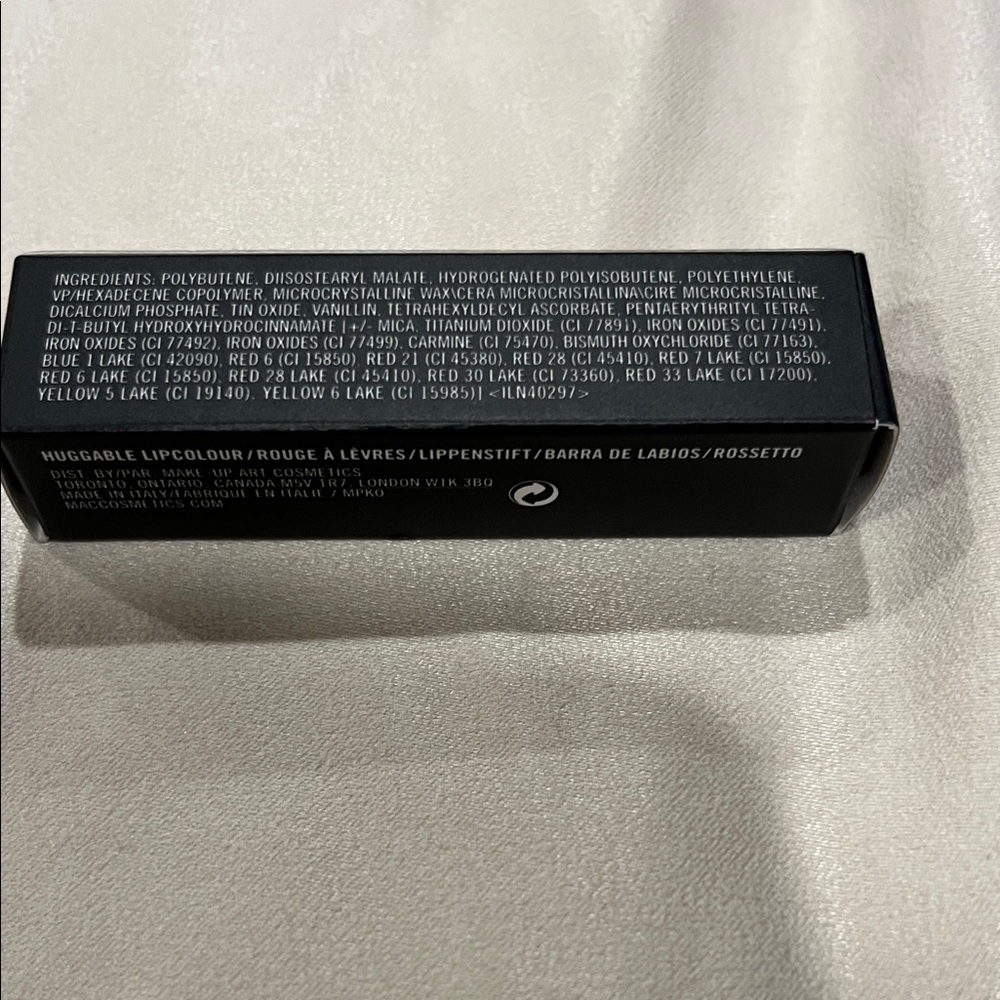 MAC Cosmetics Huggable Lipcolour - Picture 3 of 8
